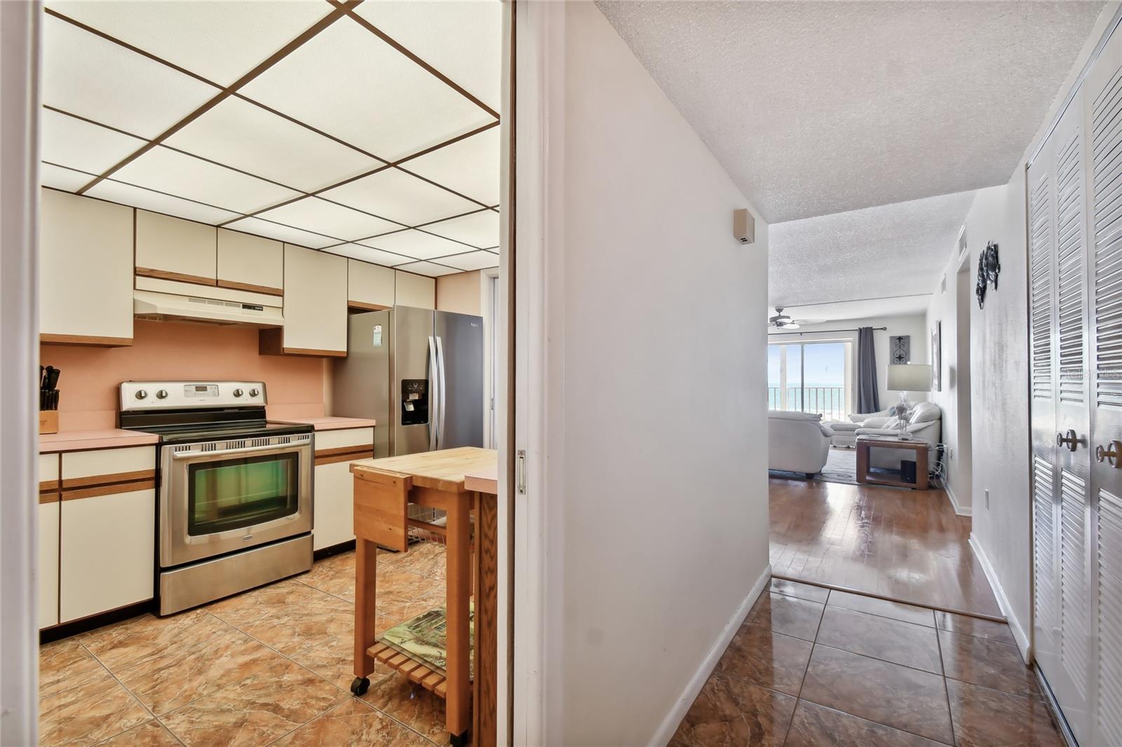 Image 11 of 58 For 11000 Gulf Boulevard 703