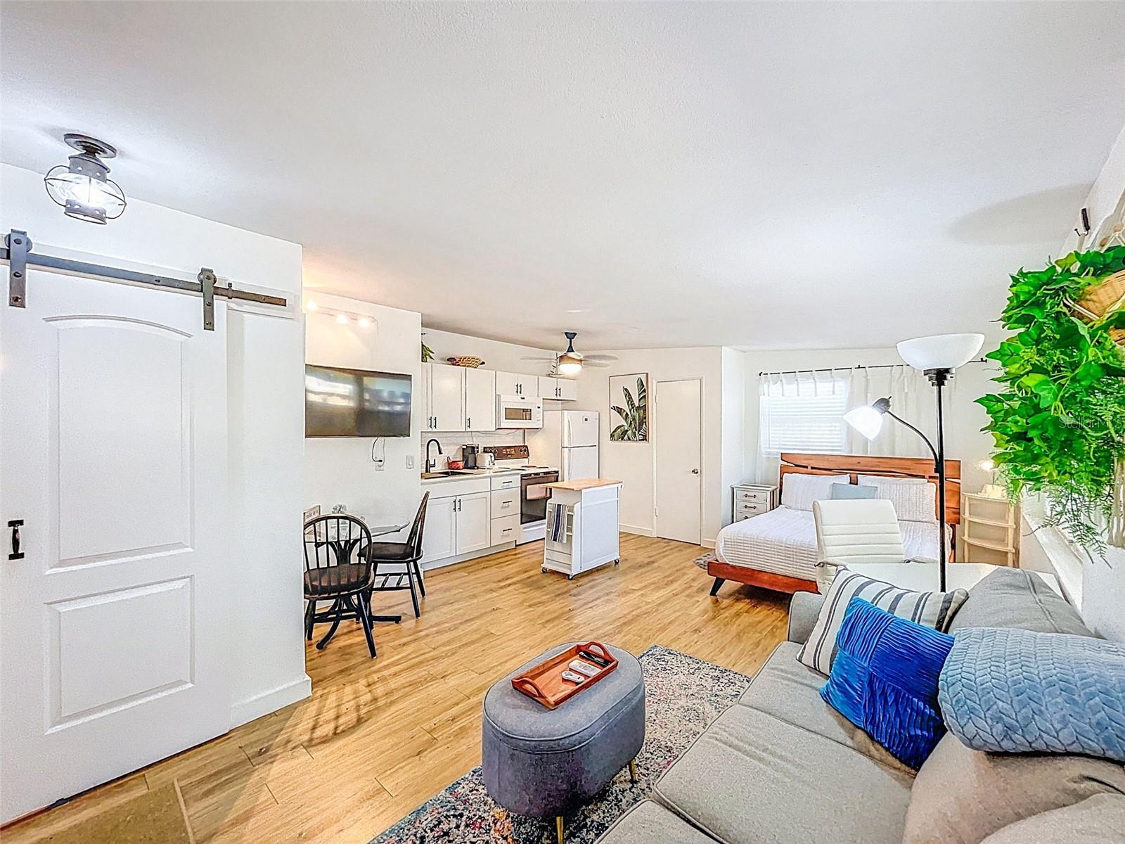 Image 3 of 13 For 1600 Pasadena Drive B