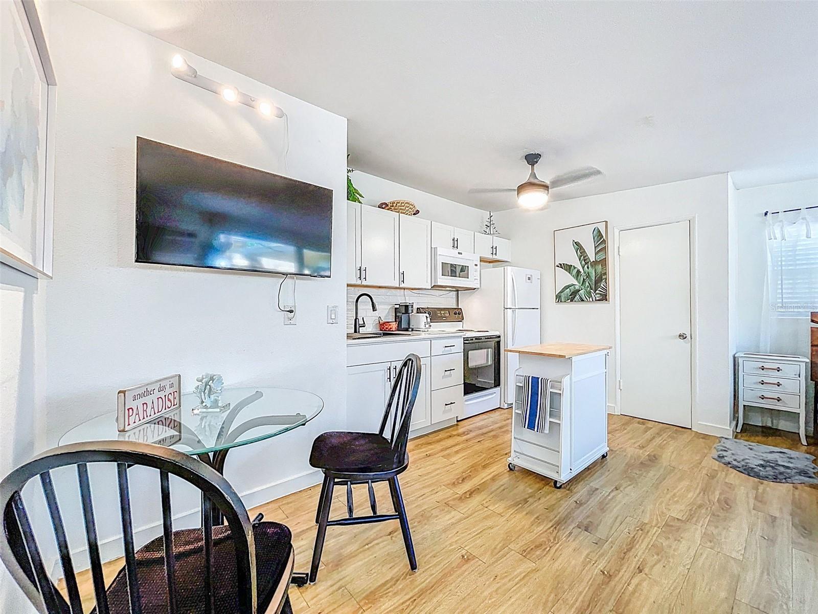 Image 4 of 13 For 1600 Pasadena Drive B