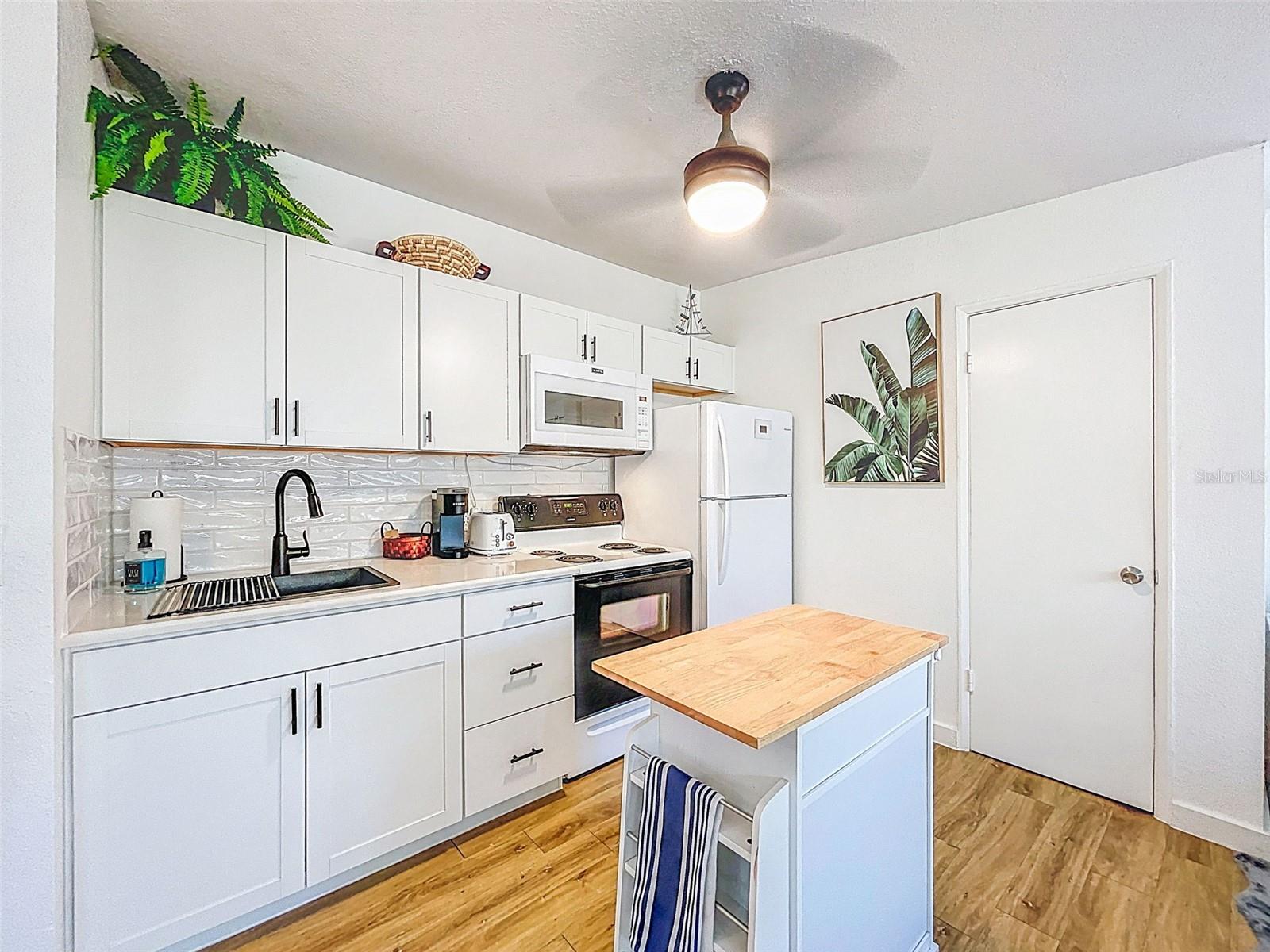 Image 5 of 13 For 1600 Pasadena Drive B