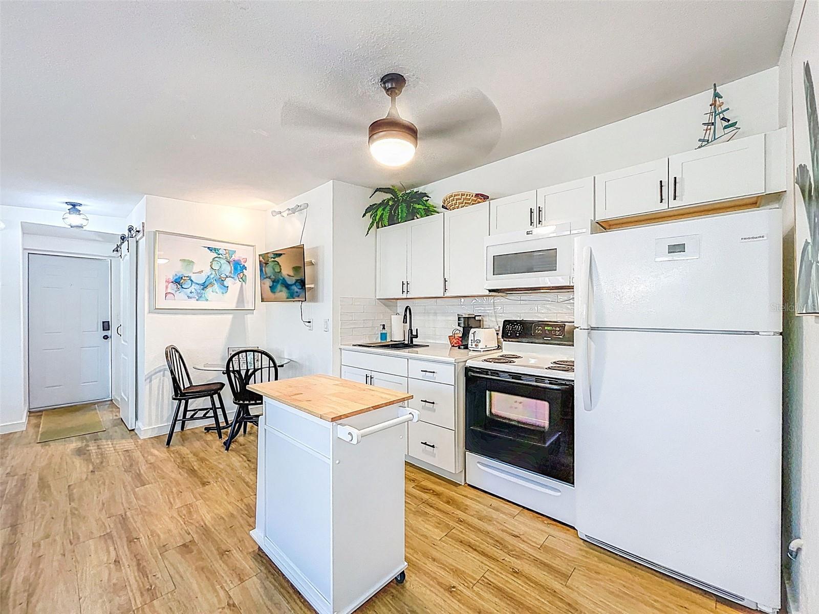 Image 6 of 13 For 1600 Pasadena Drive B