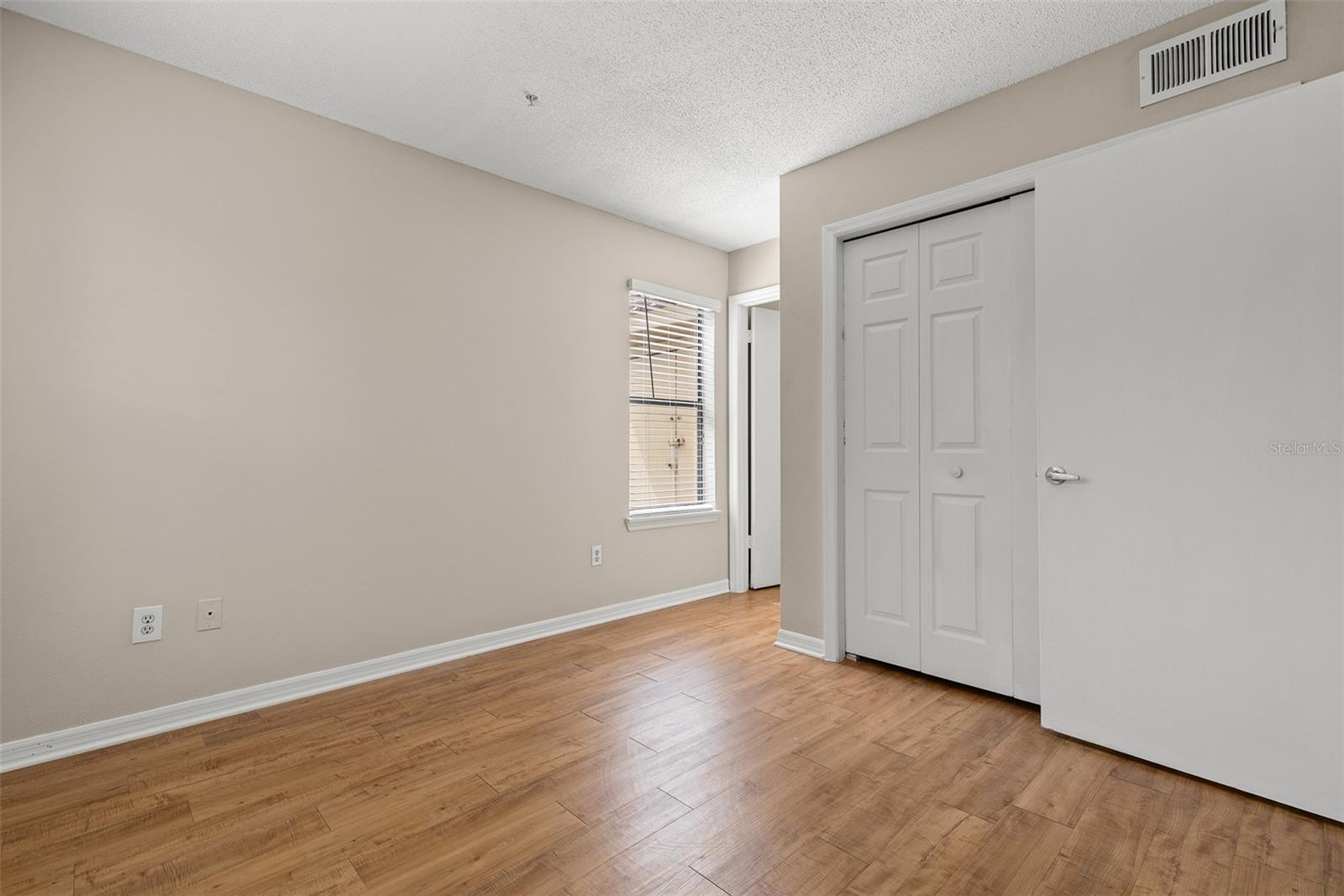 Image 17 of 32 For 11901 4th Street N 11109