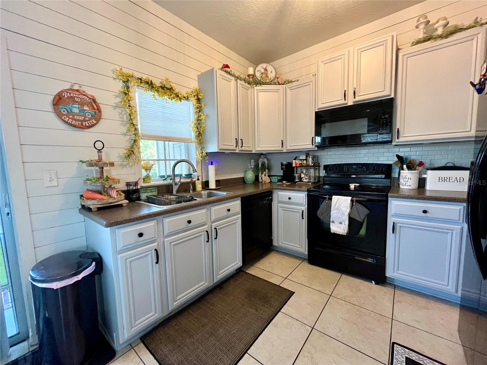 Image 7 of 19 For 2049 Greenwood Valley Drive