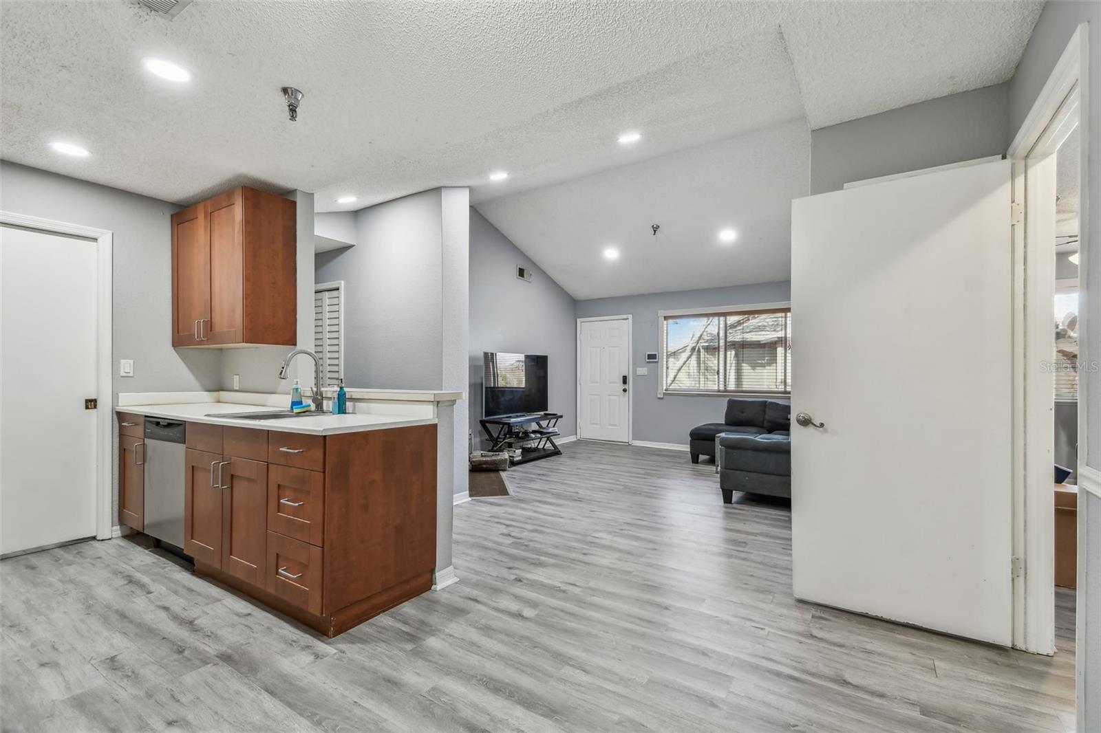 Image 13 of 36 For 10263 Gandy Boulevard N 2014