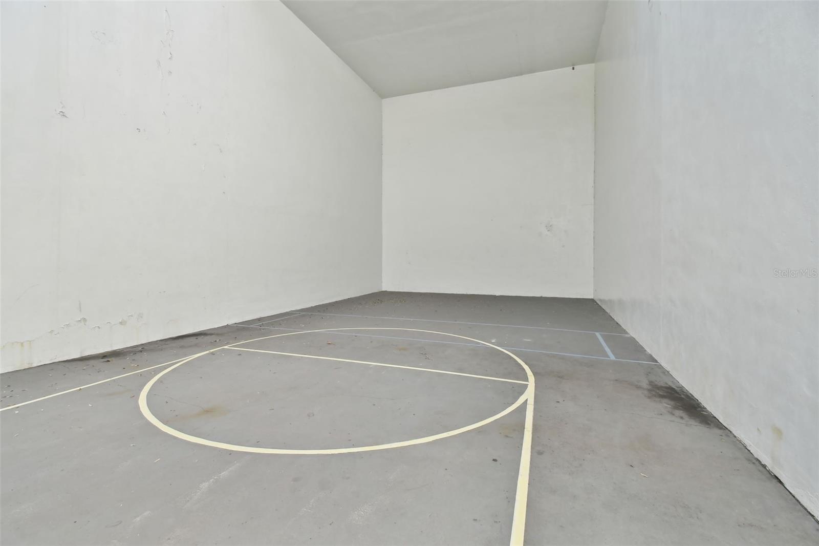 Image 35 of 36 For 10263 Gandy Boulevard N 2014