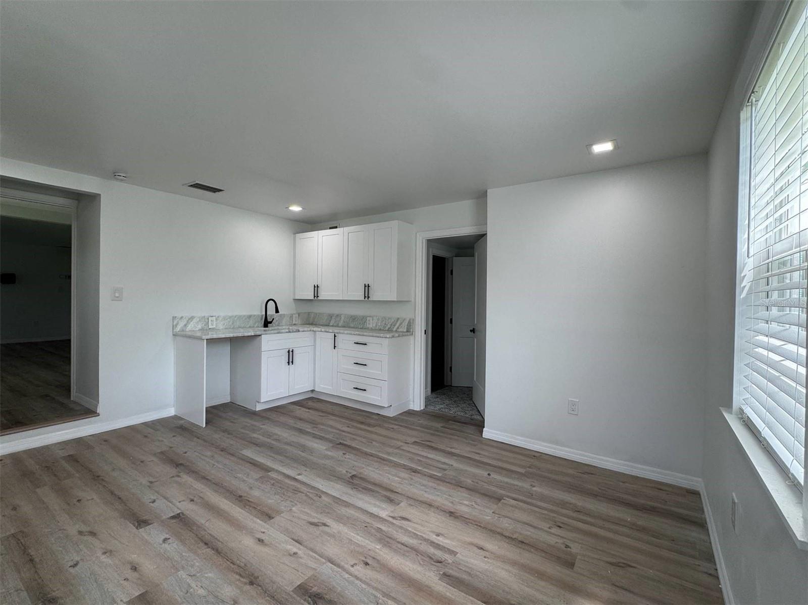 Image 6 of 18 For 640 Broadway Street