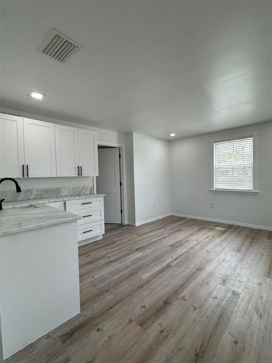 Image 8 of 18 For 640 Broadway Street