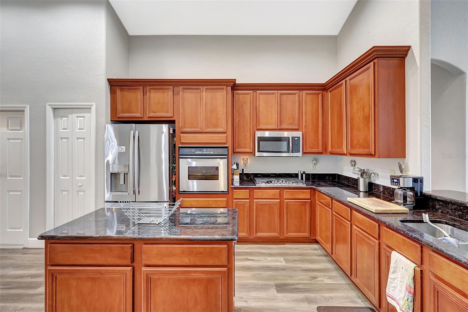 Image 14 of 72 For 10734 Banfield Drive