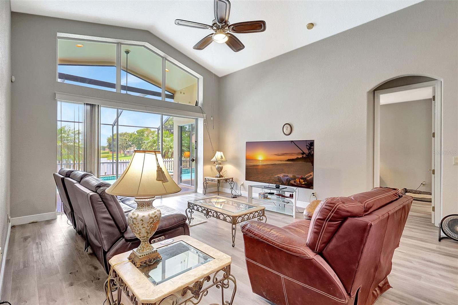 Image 18 of 72 For 10734 Banfield Drive