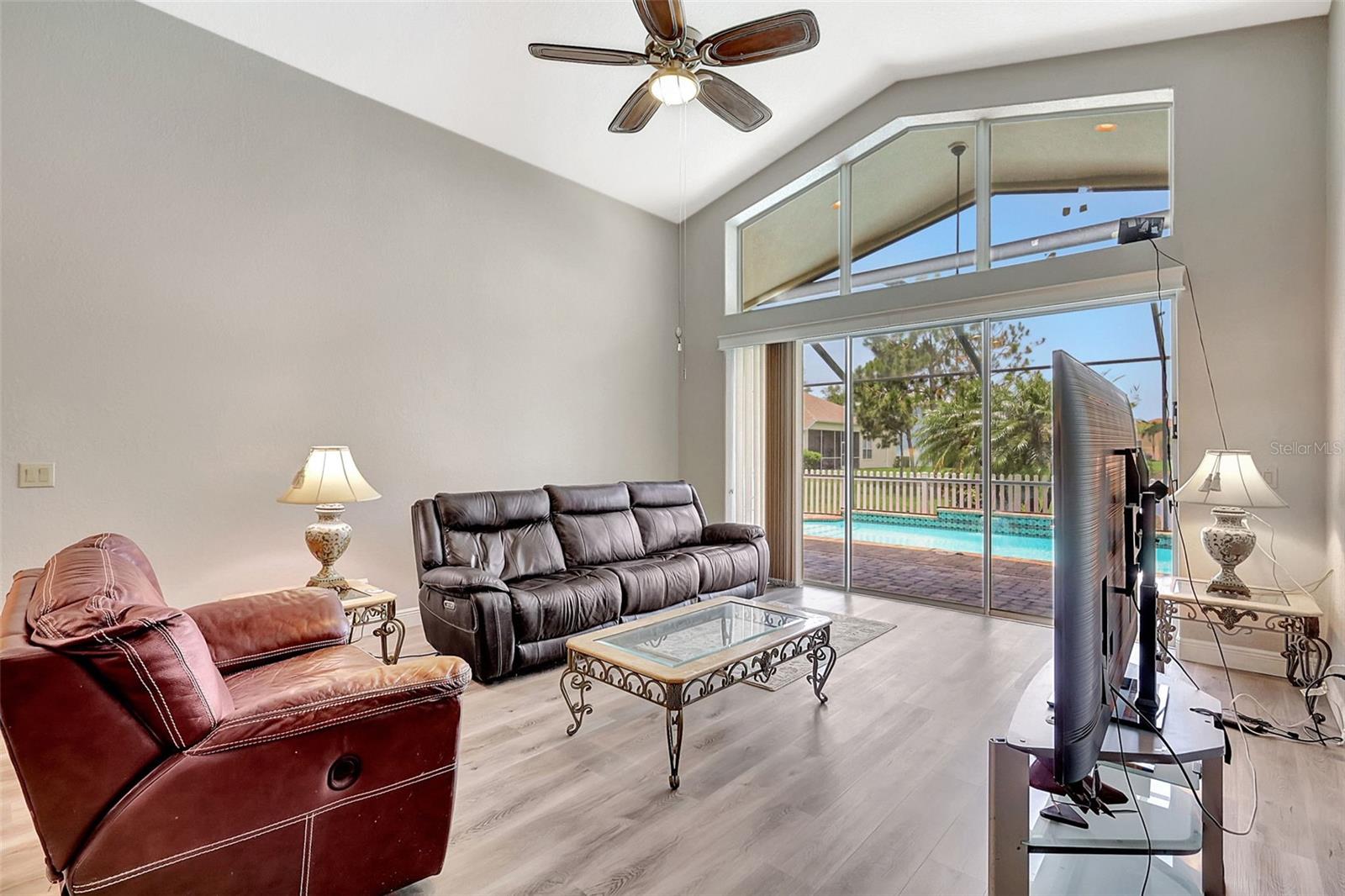 Image 19 of 72 For 10734 Banfield Drive