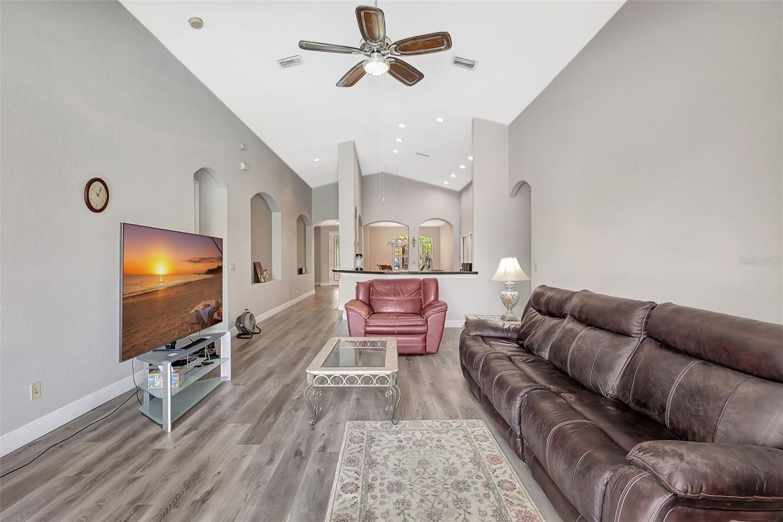Image 21 of 72 For 10734 Banfield Drive