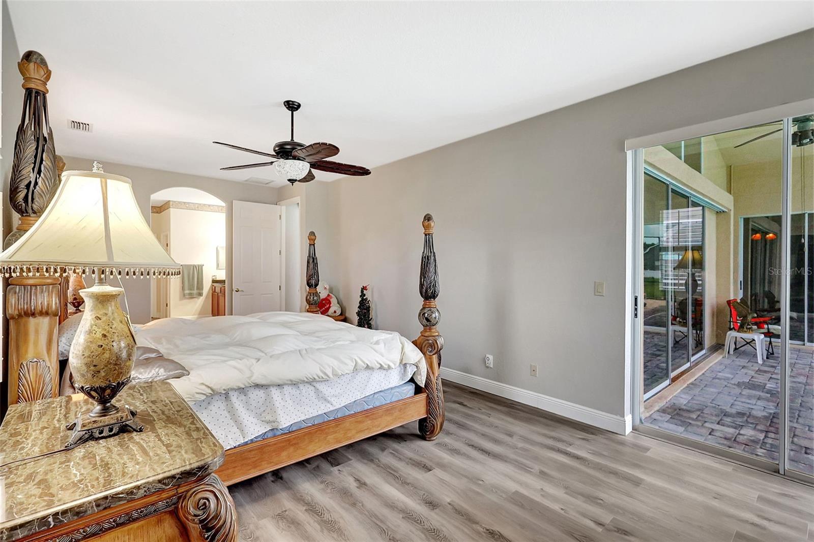 Image 33 of 72 For 10734 Banfield Drive