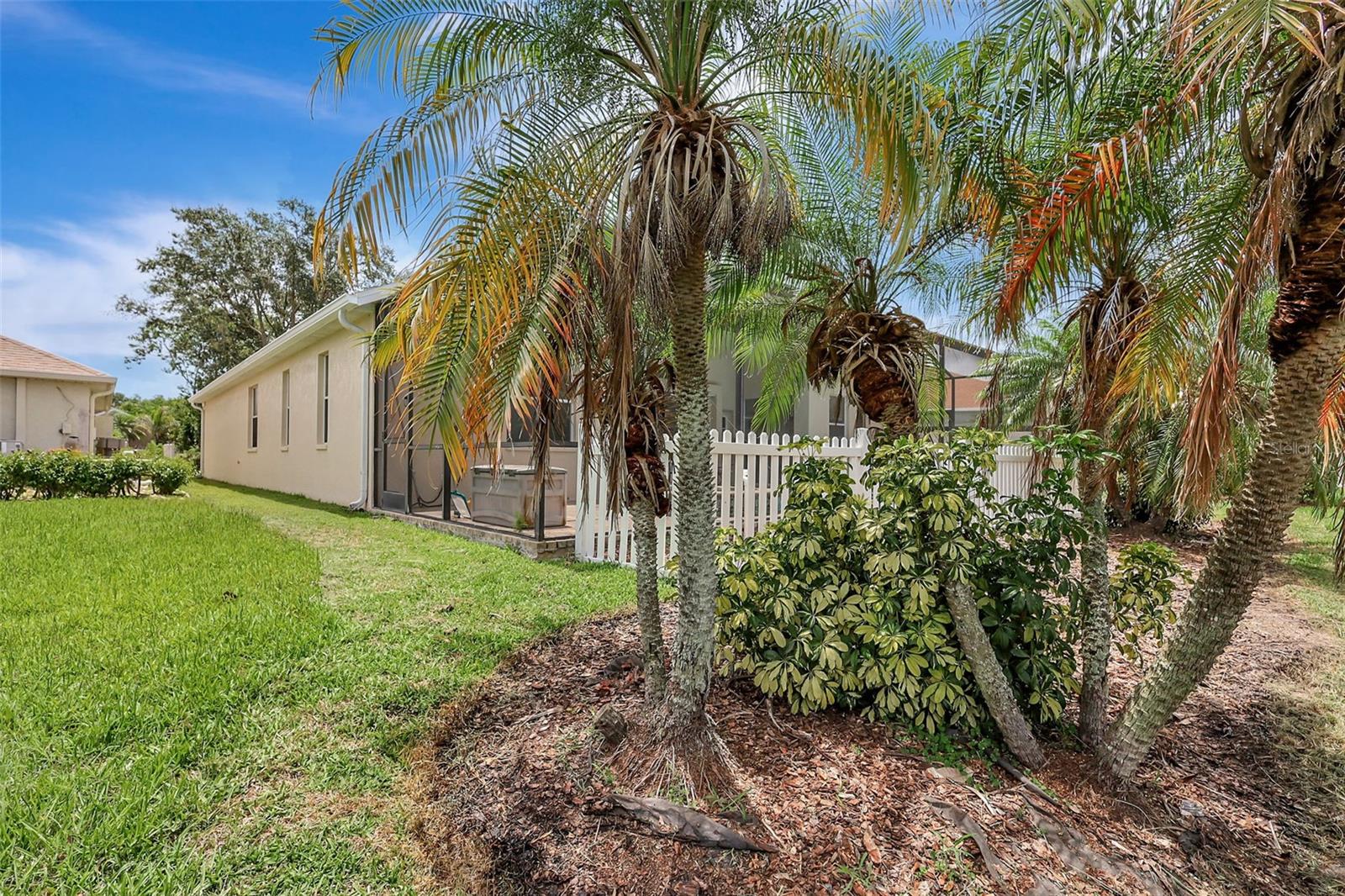 Image 46 of 72 For 10734 Banfield Drive