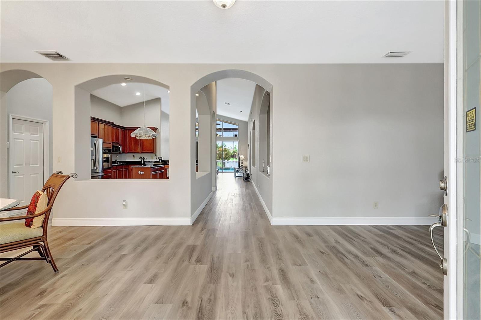 Image 5 of 72 For 10734 Banfield Drive