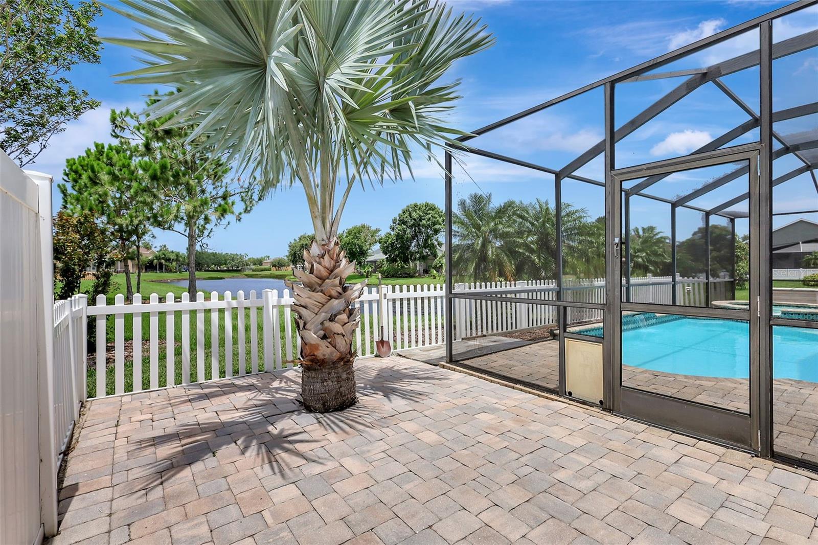 Image 53 of 72 For 10734 Banfield Drive