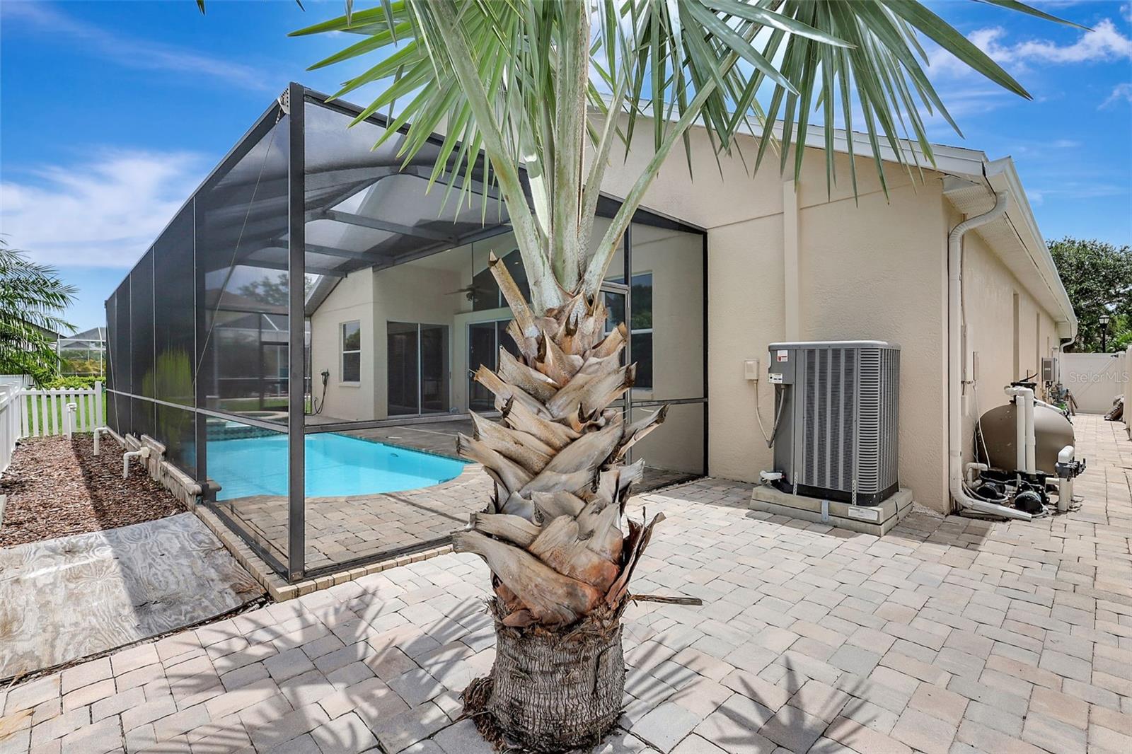 Image 54 of 72 For 10734 Banfield Drive