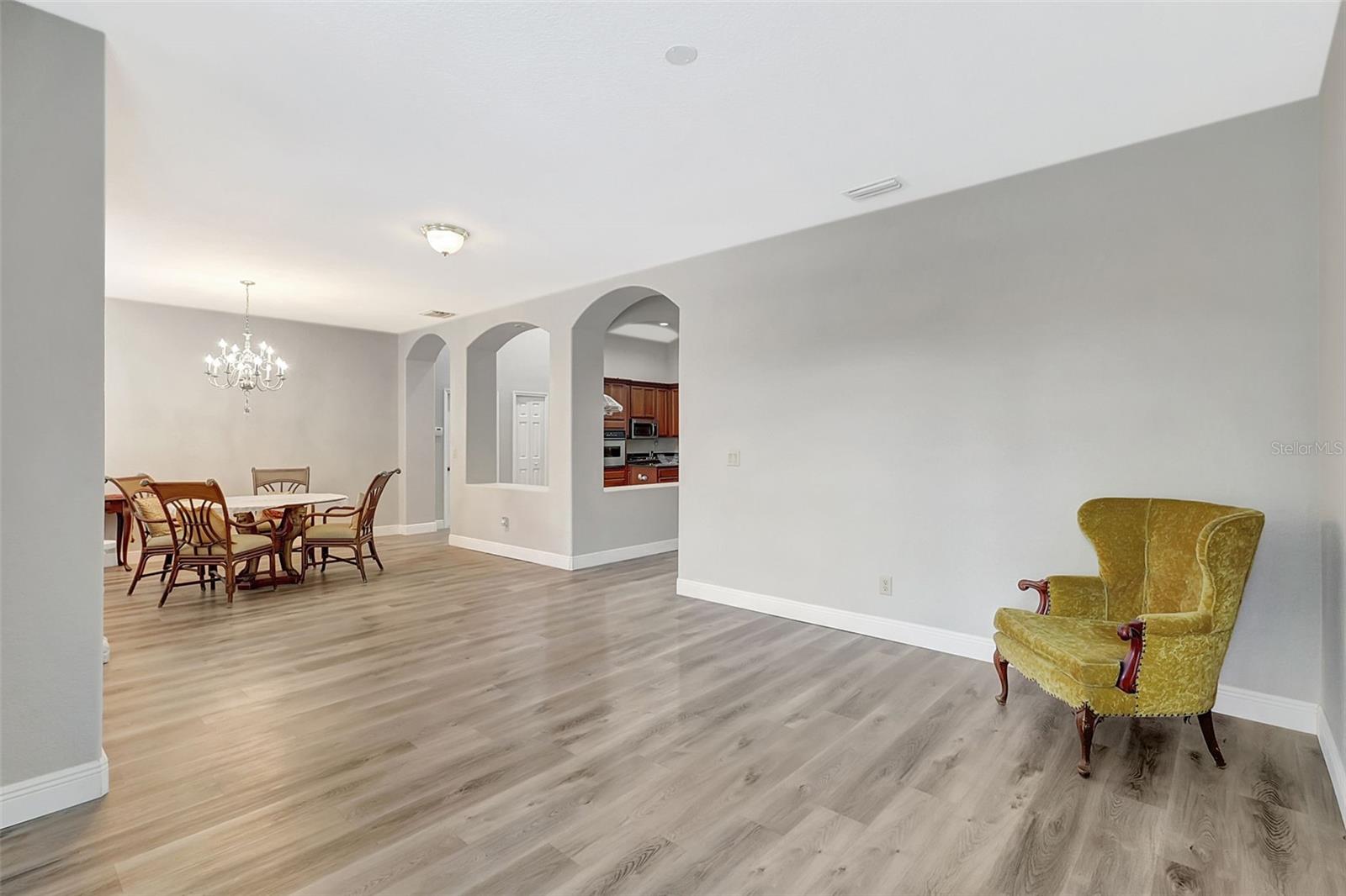 Image 7 of 72 For 10734 Banfield Drive