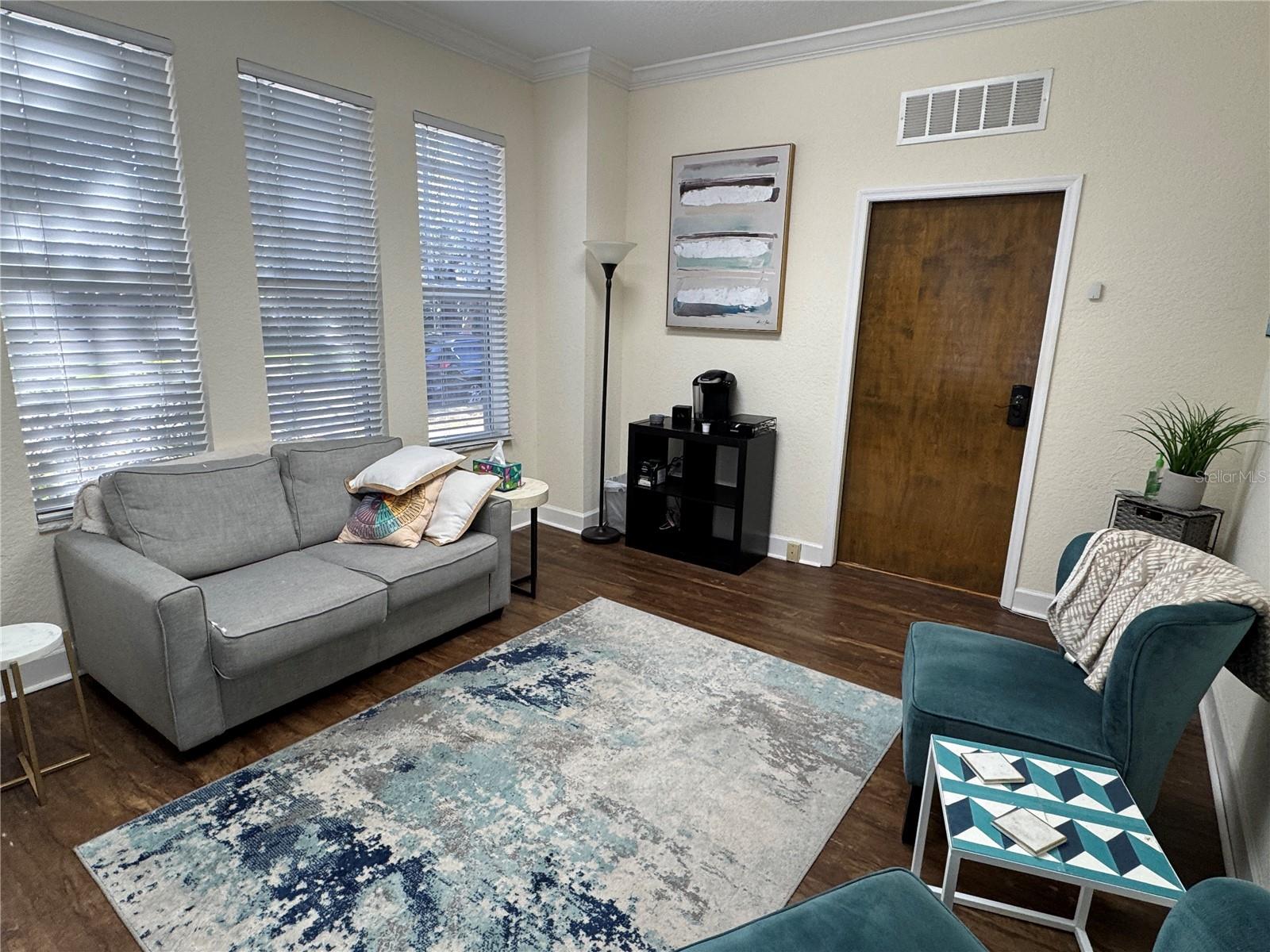 Image 13 of 36 For 611 Bay Street