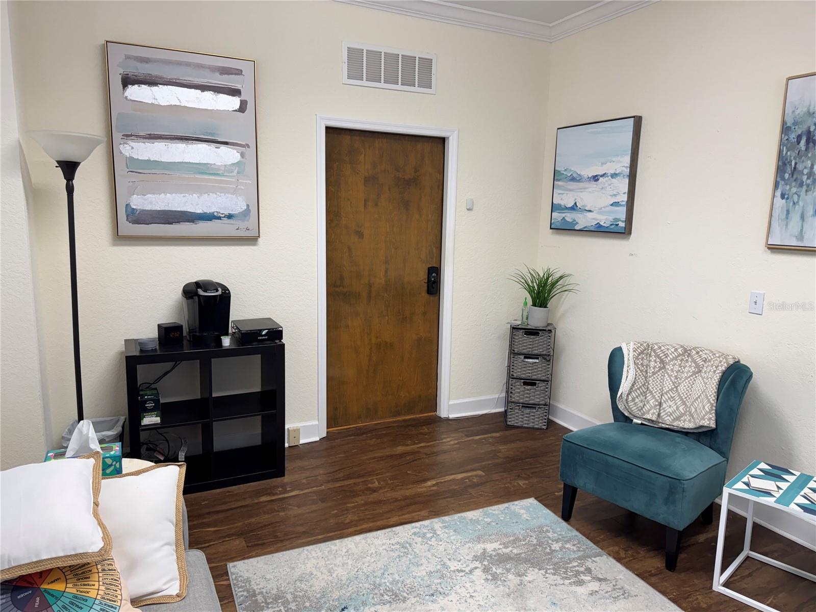 Image 14 of 36 For 611 Bay Street