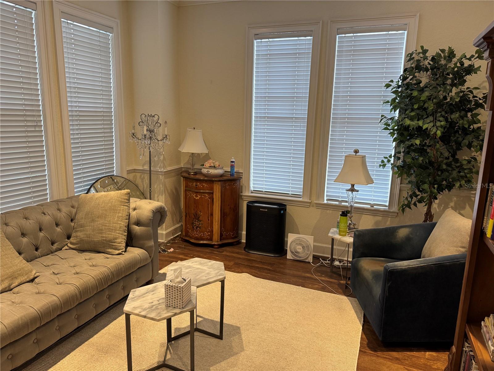 Image 19 of 36 For 611 Bay Street