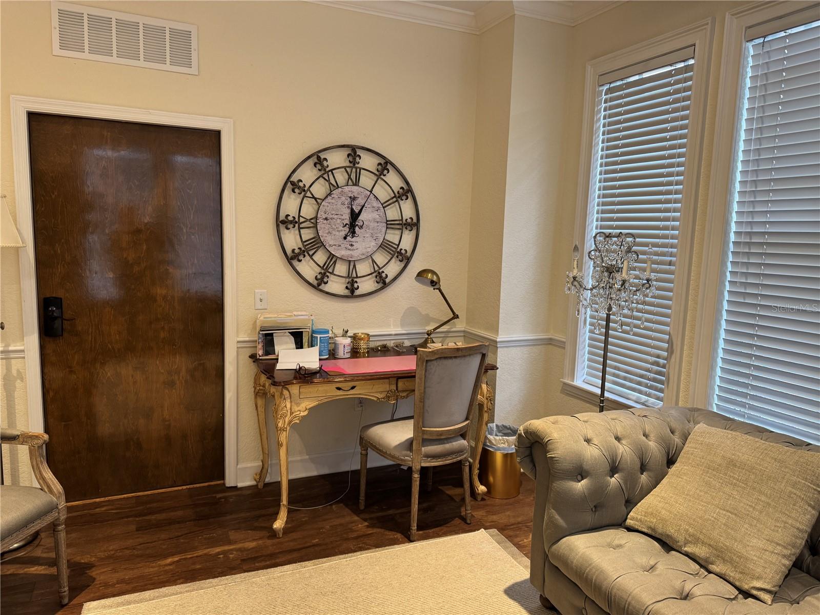 Image 20 of 36 For 611 Bay Street