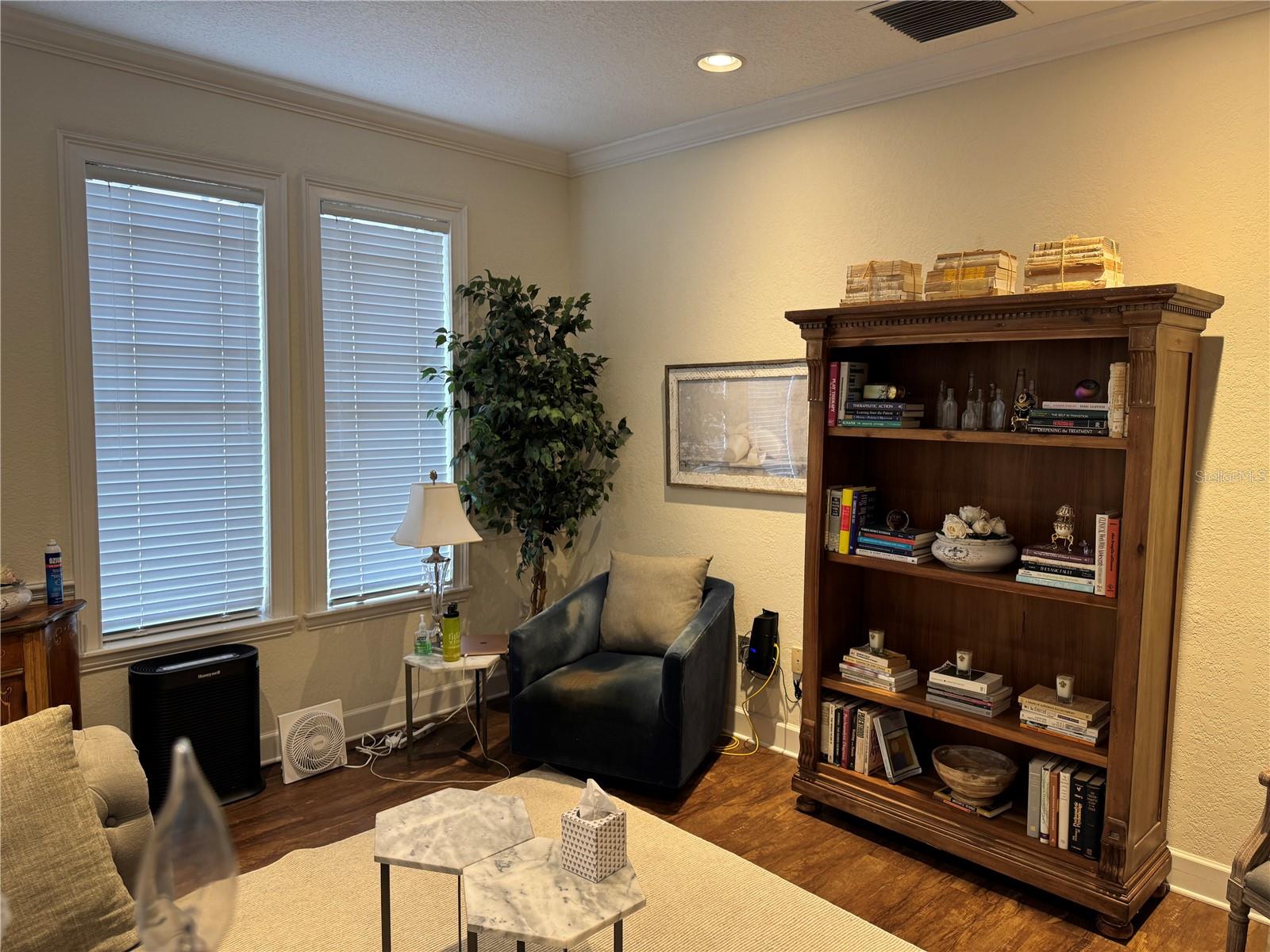 Image 21 of 36 For 611 Bay Street