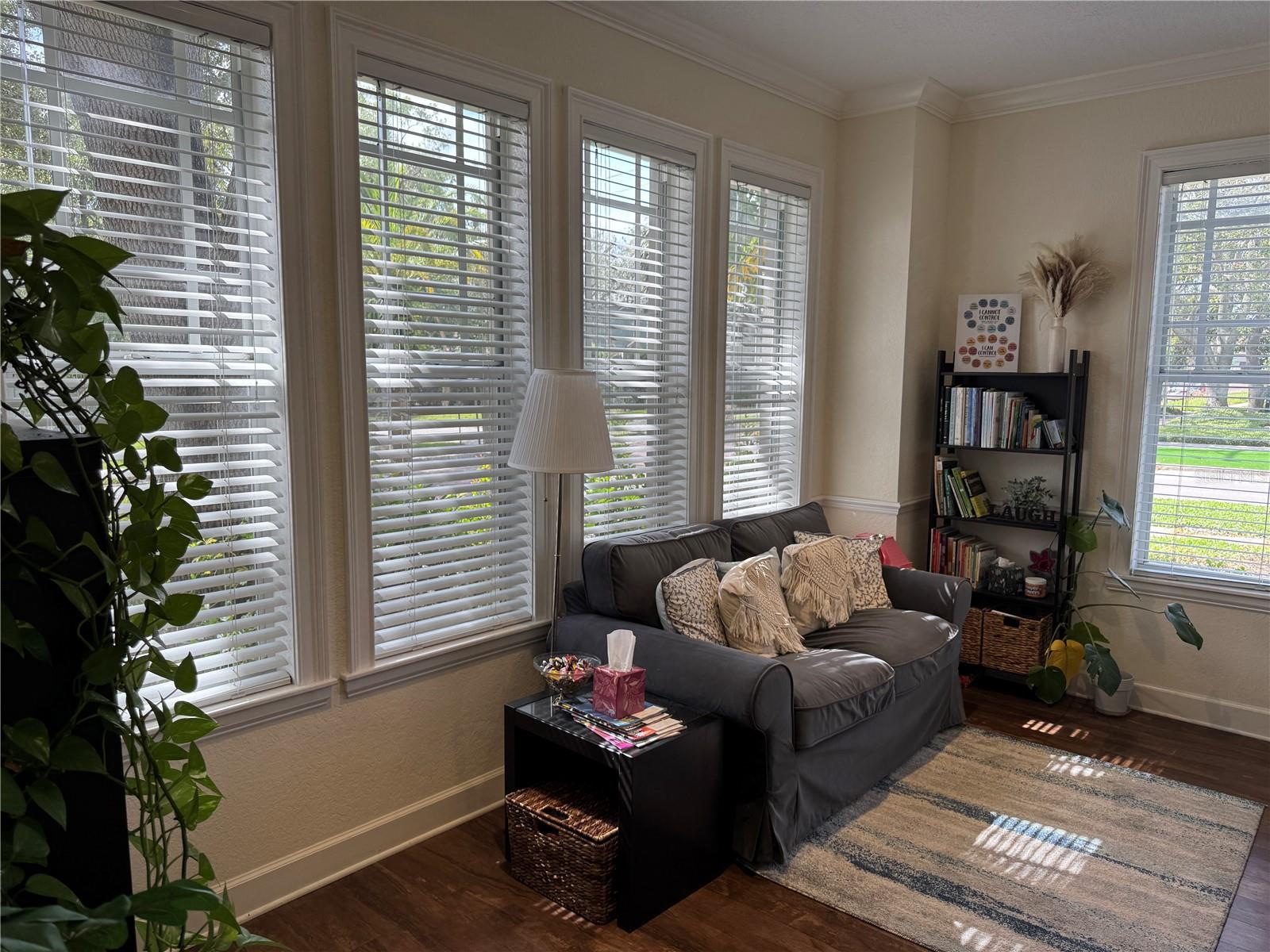 Image 22 of 36 For 611 Bay Street