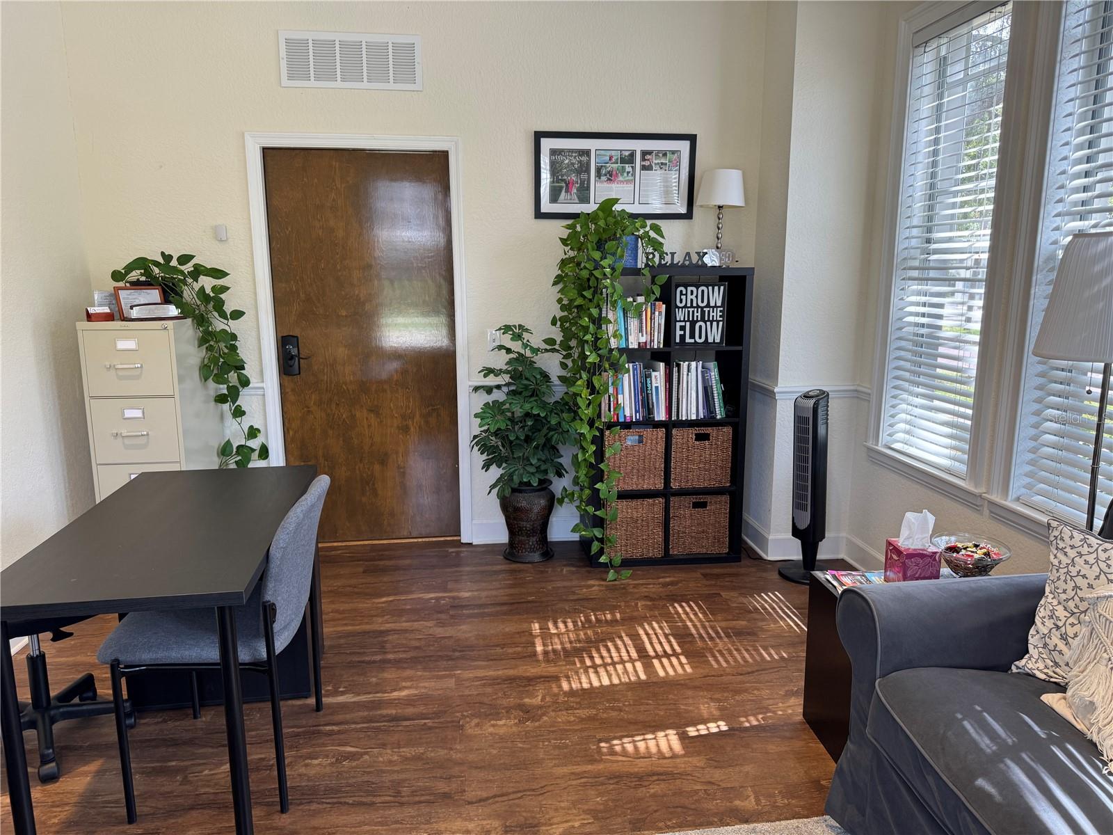 Image 23 of 36 For 611 Bay Street