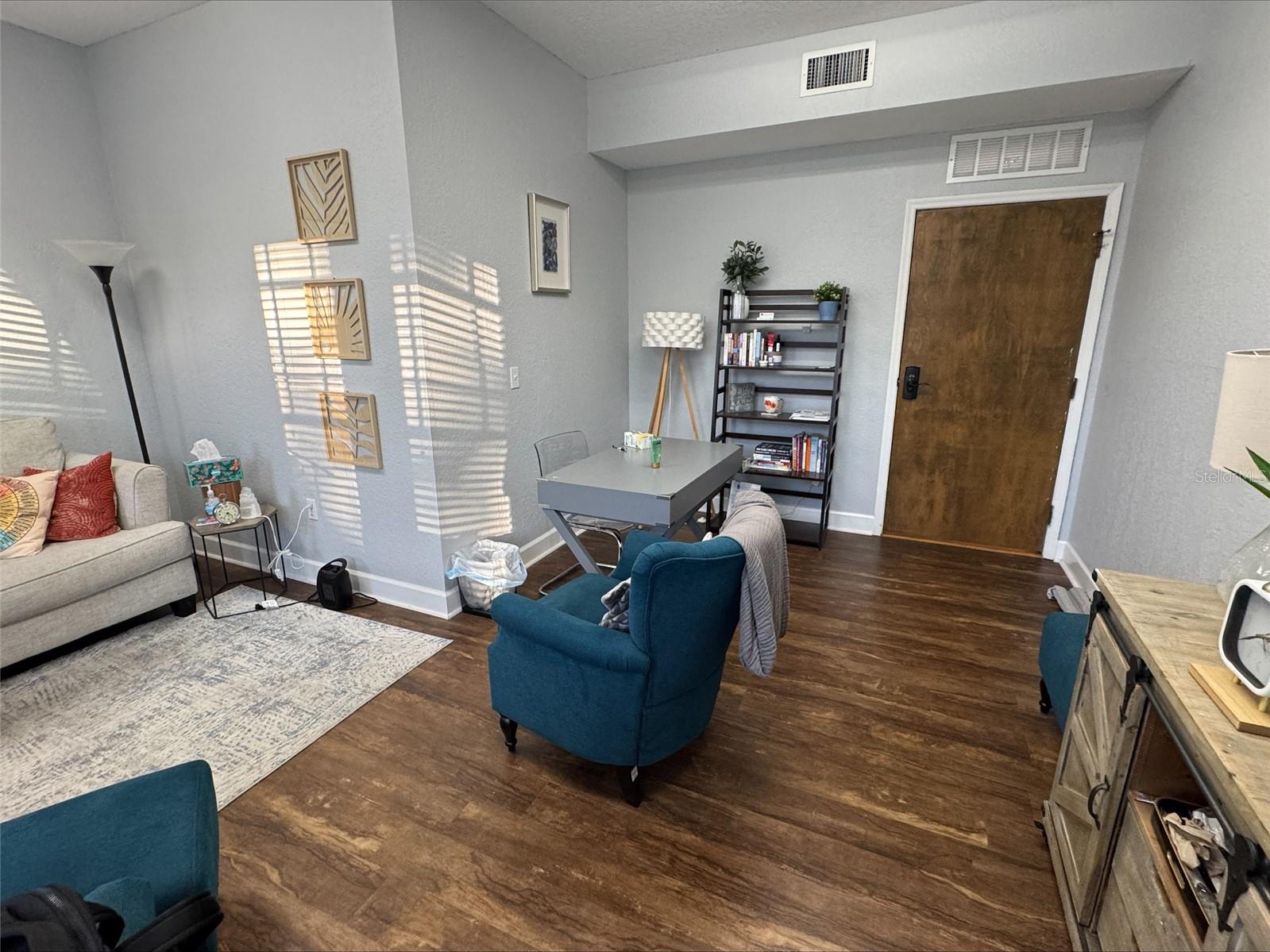 Image 28 of 36 For 611 Bay Street