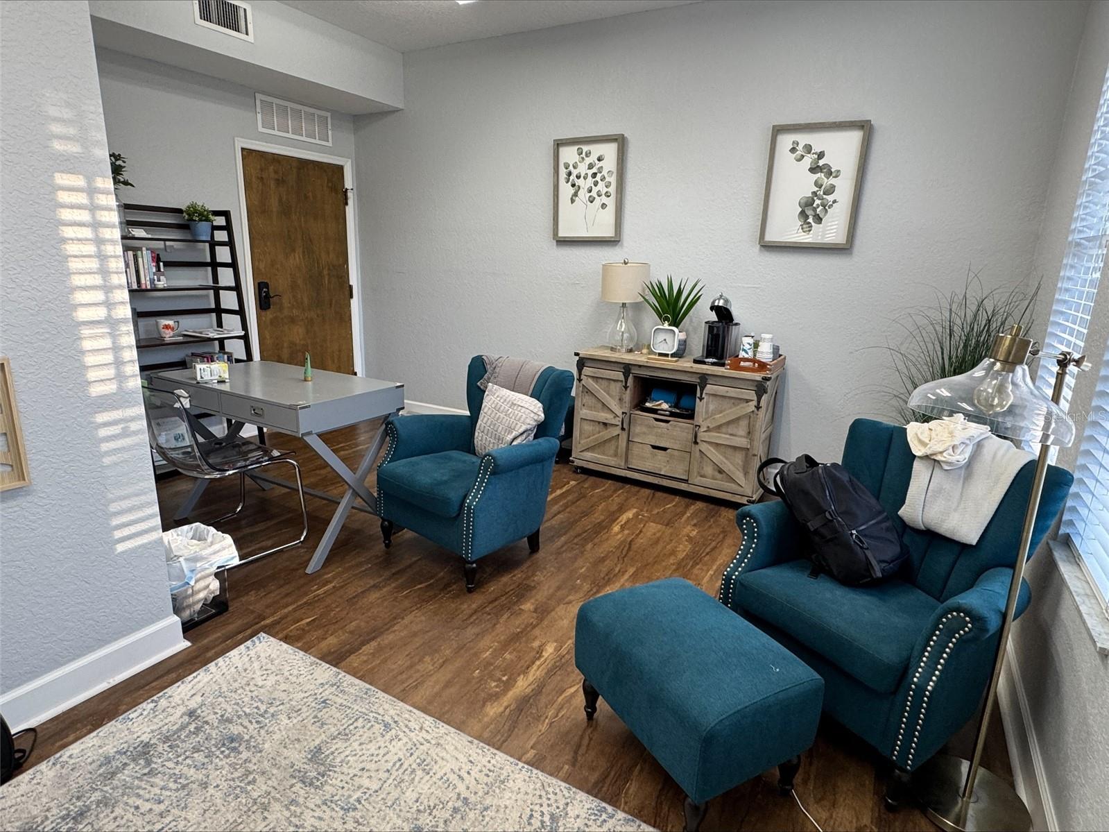 Image 30 of 36 For 611 Bay Street