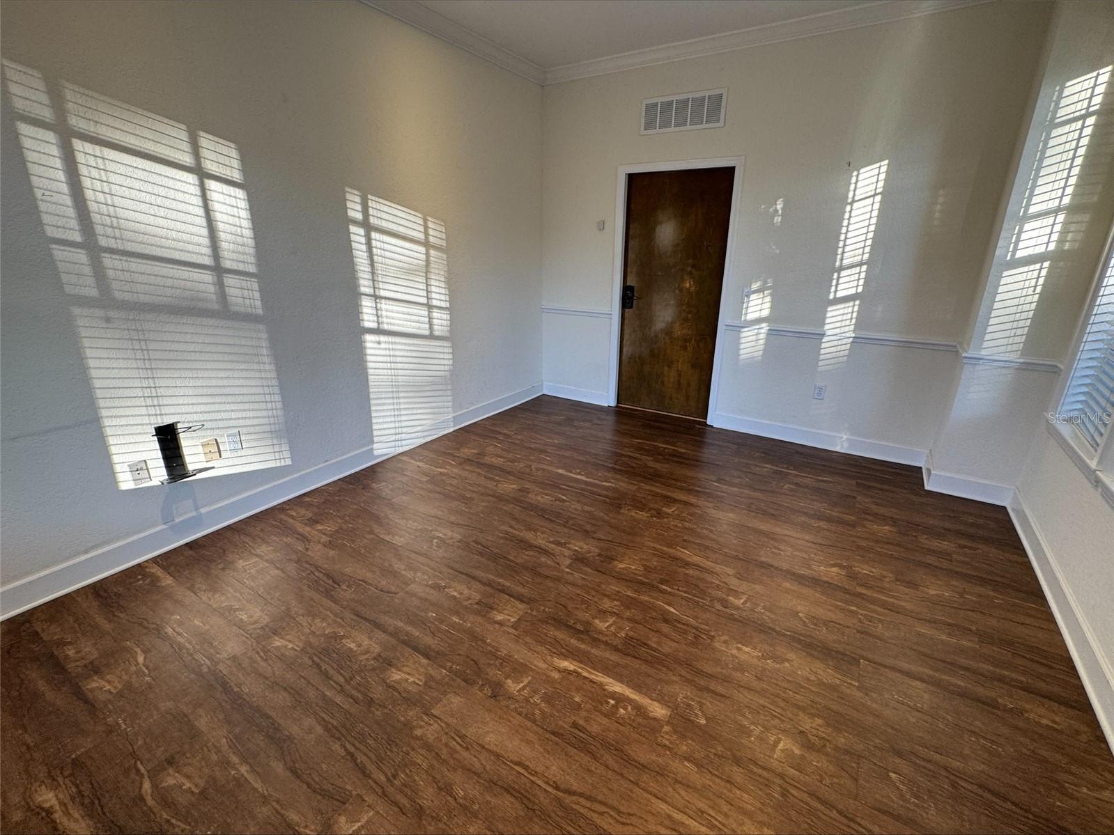 Image 32 of 36 For 611 Bay Street