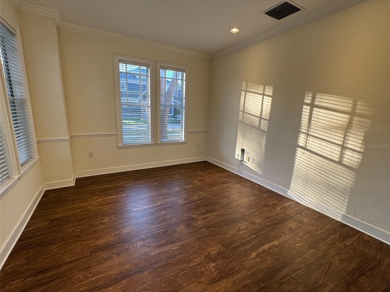 Image 33 of 36 For 611 Bay Street