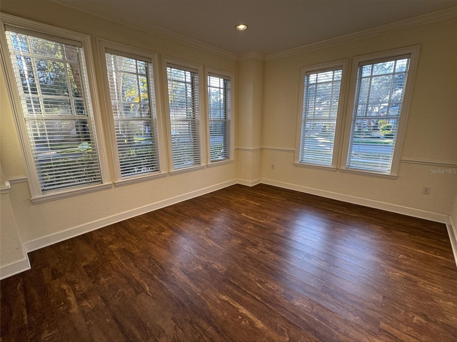 Image 34 of 36 For 611 Bay Street