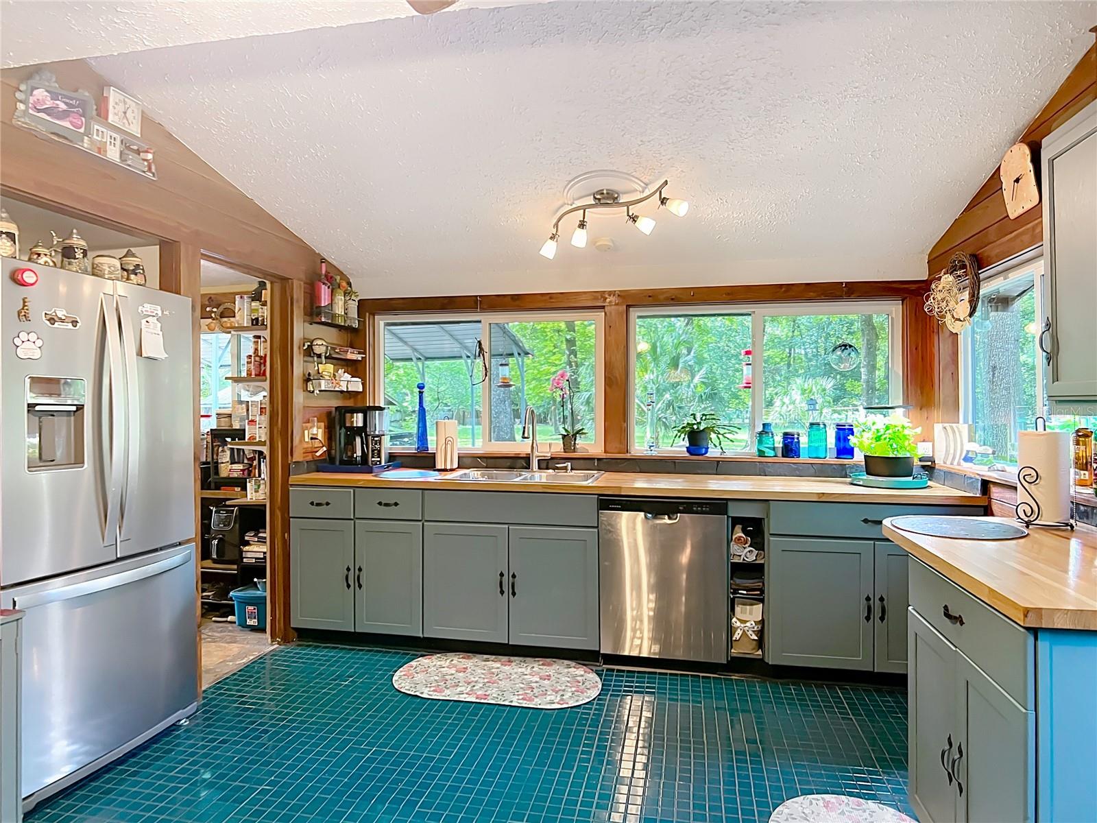 Image 14 of 62 For 9240 Carolina Way