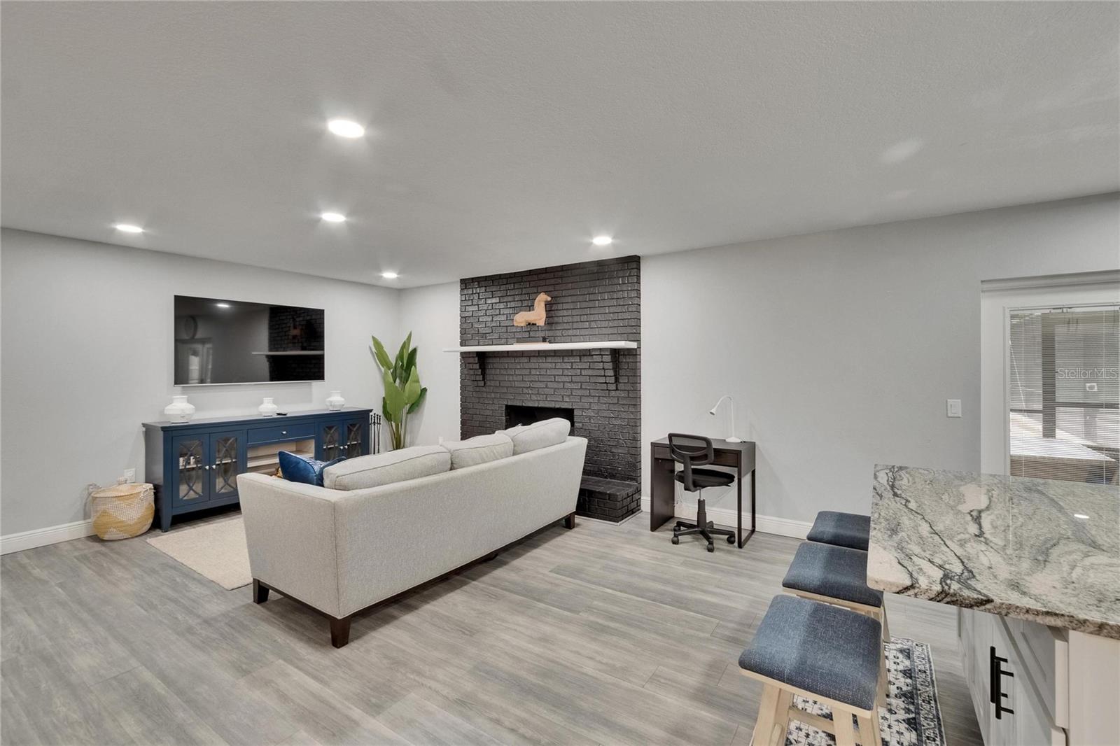 Image 10 of 48 For 8222 Valrie Lane