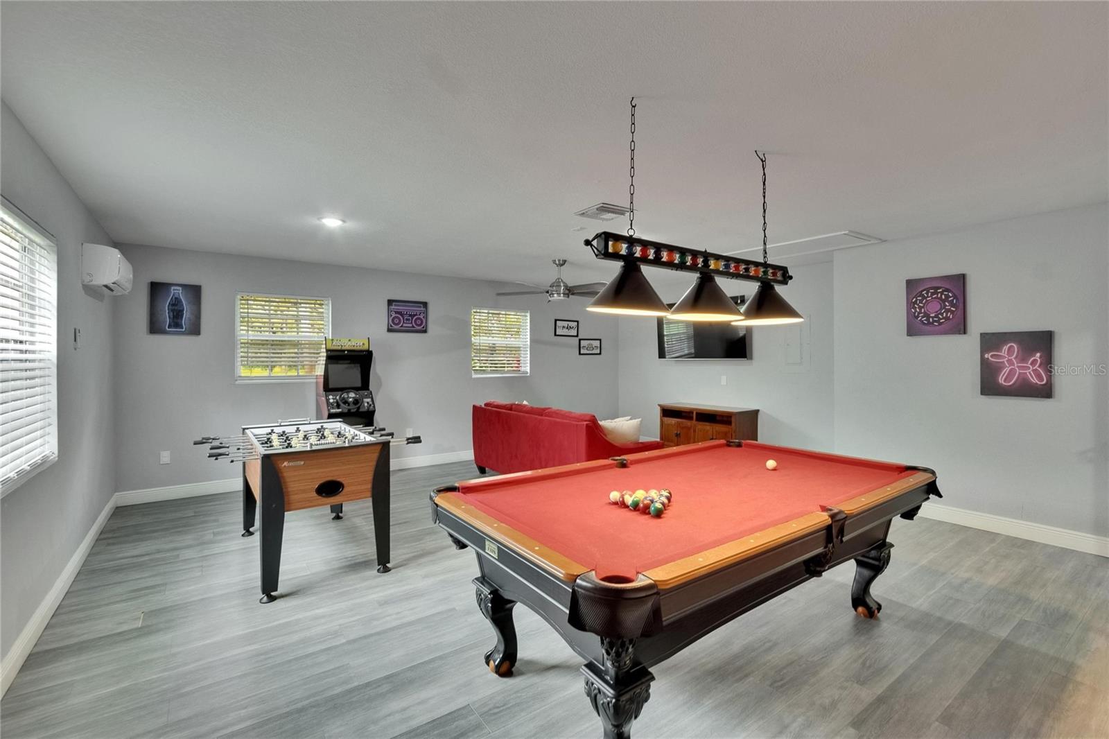 Image 17 of 48 For 8222 Valrie Lane