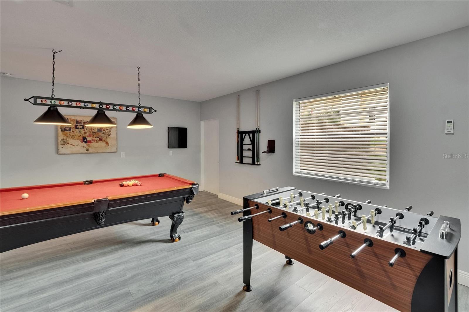 Image 18 of 48 For 8222 Valrie Lane