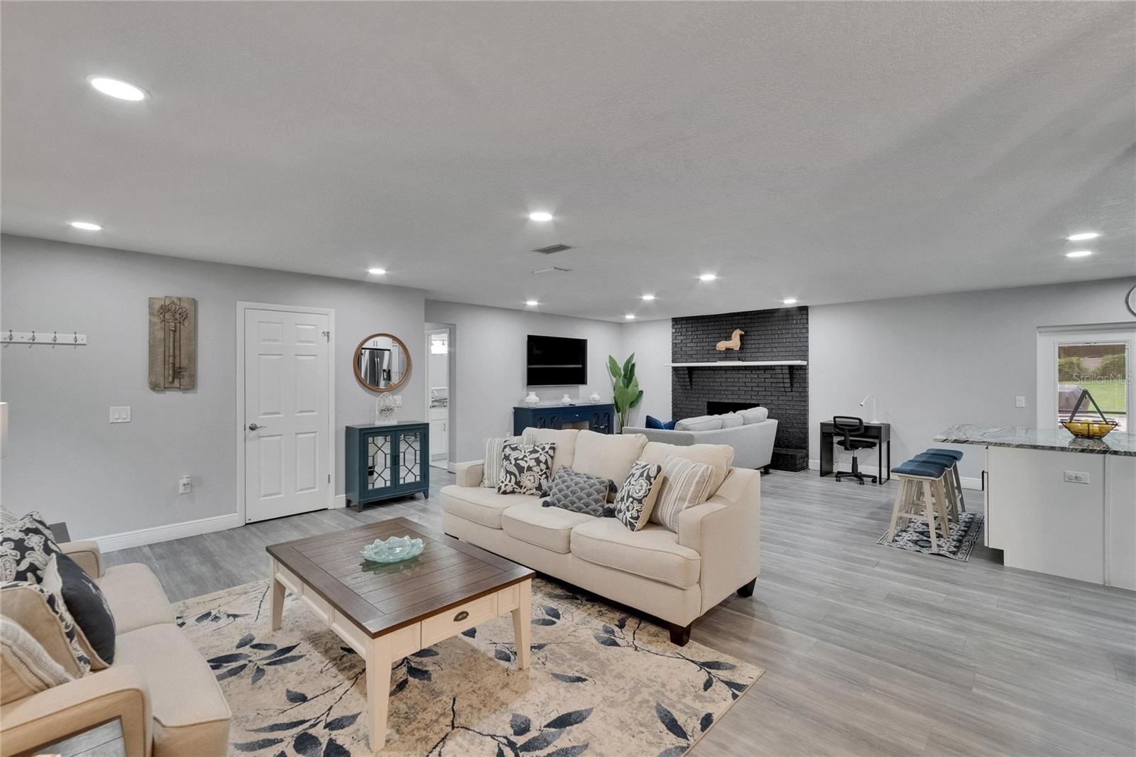 Image 9 of 48 For 8222 Valrie Lane