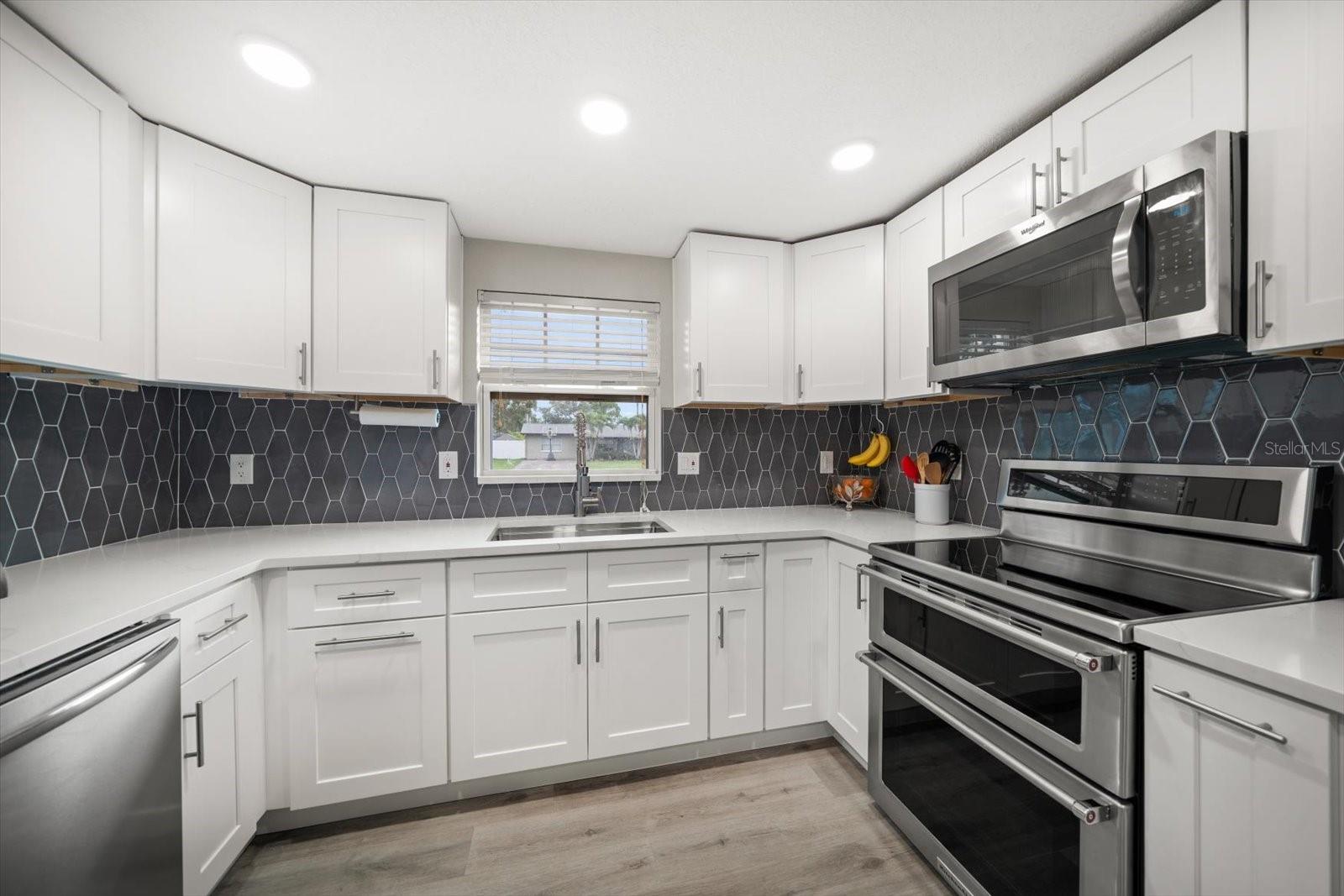 Image 10 of 28 For 670 42nd Avenue Ne