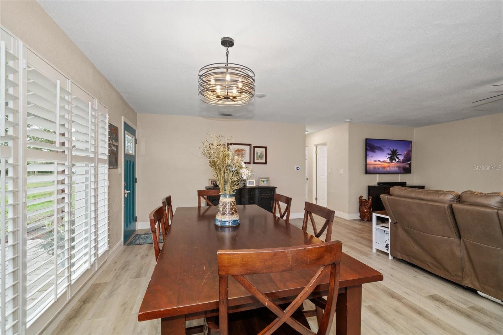 Image 8 of 28 For 670 42nd Avenue Ne
