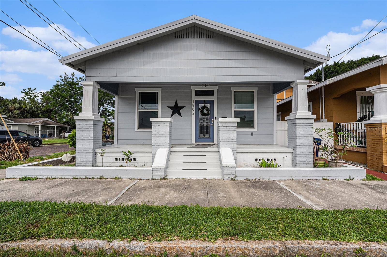 Listing photo id 0 for 1902 Tampania Avenue