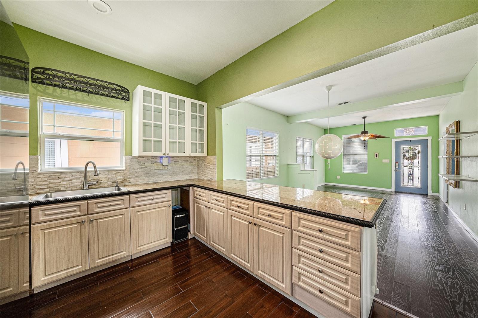 Listing photo id 19 for 1902 Tampania Avenue