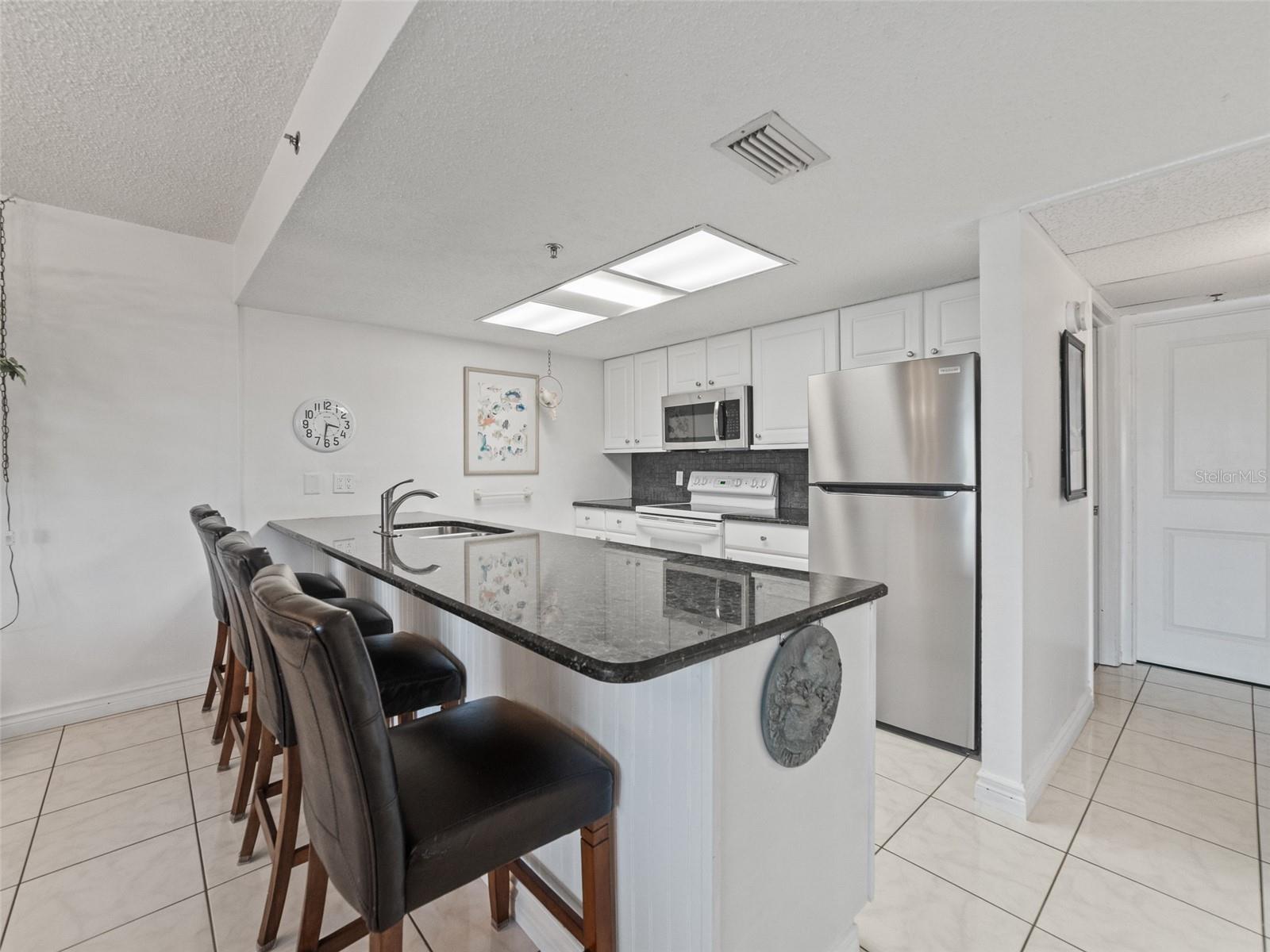 Image 10 of 23 For 18610 Gulf Boulevard 208