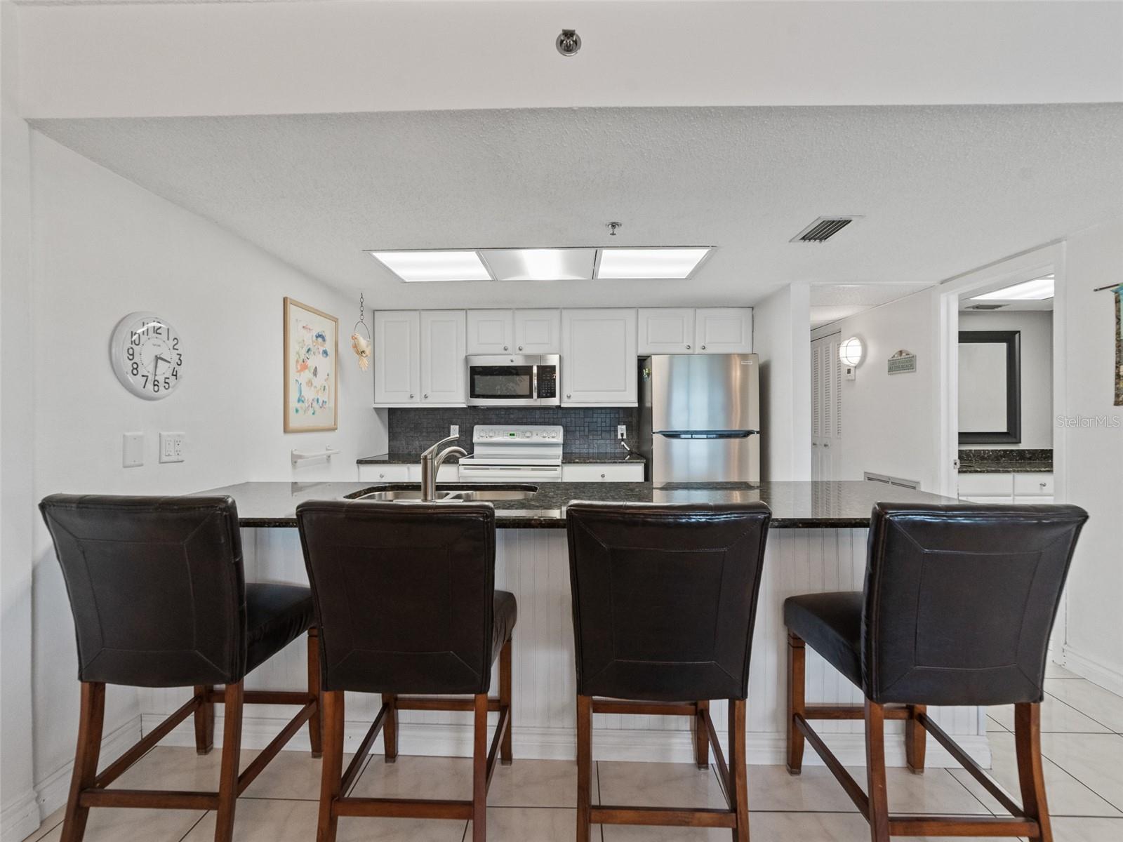 Image 11 of 23 For 18610 Gulf Boulevard 208