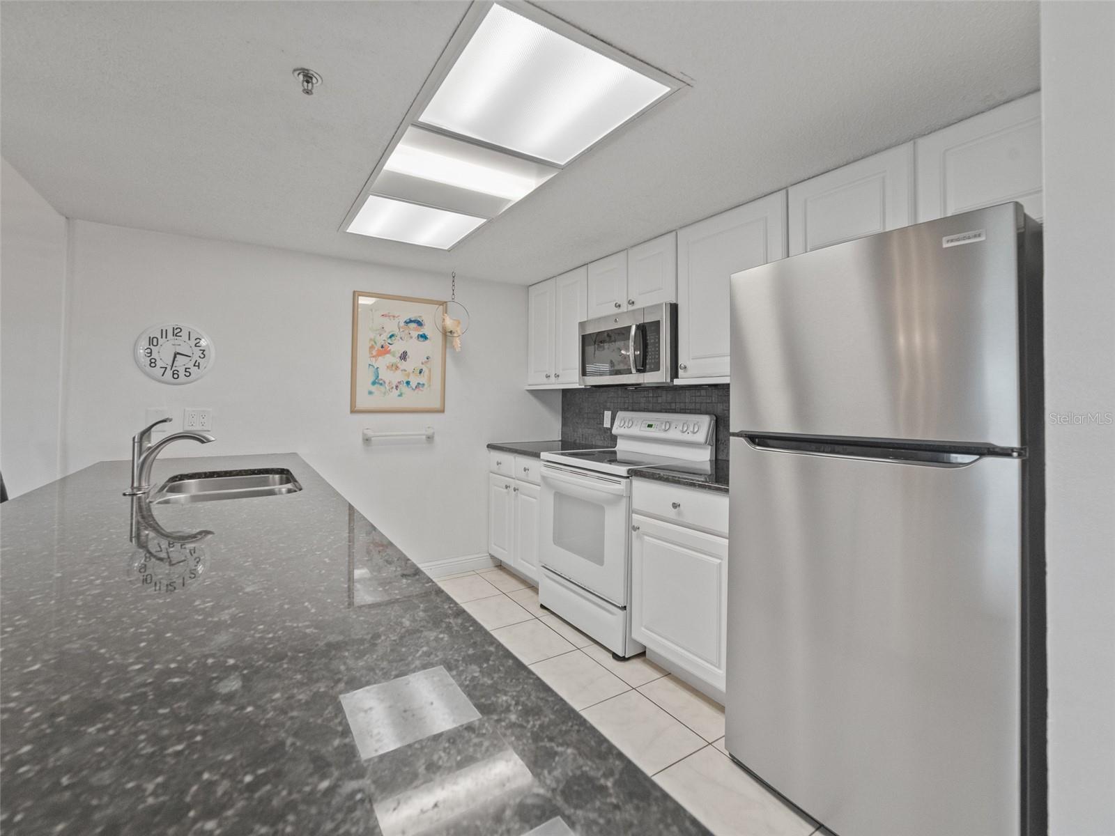 Image 12 of 23 For 18610 Gulf Boulevard 208