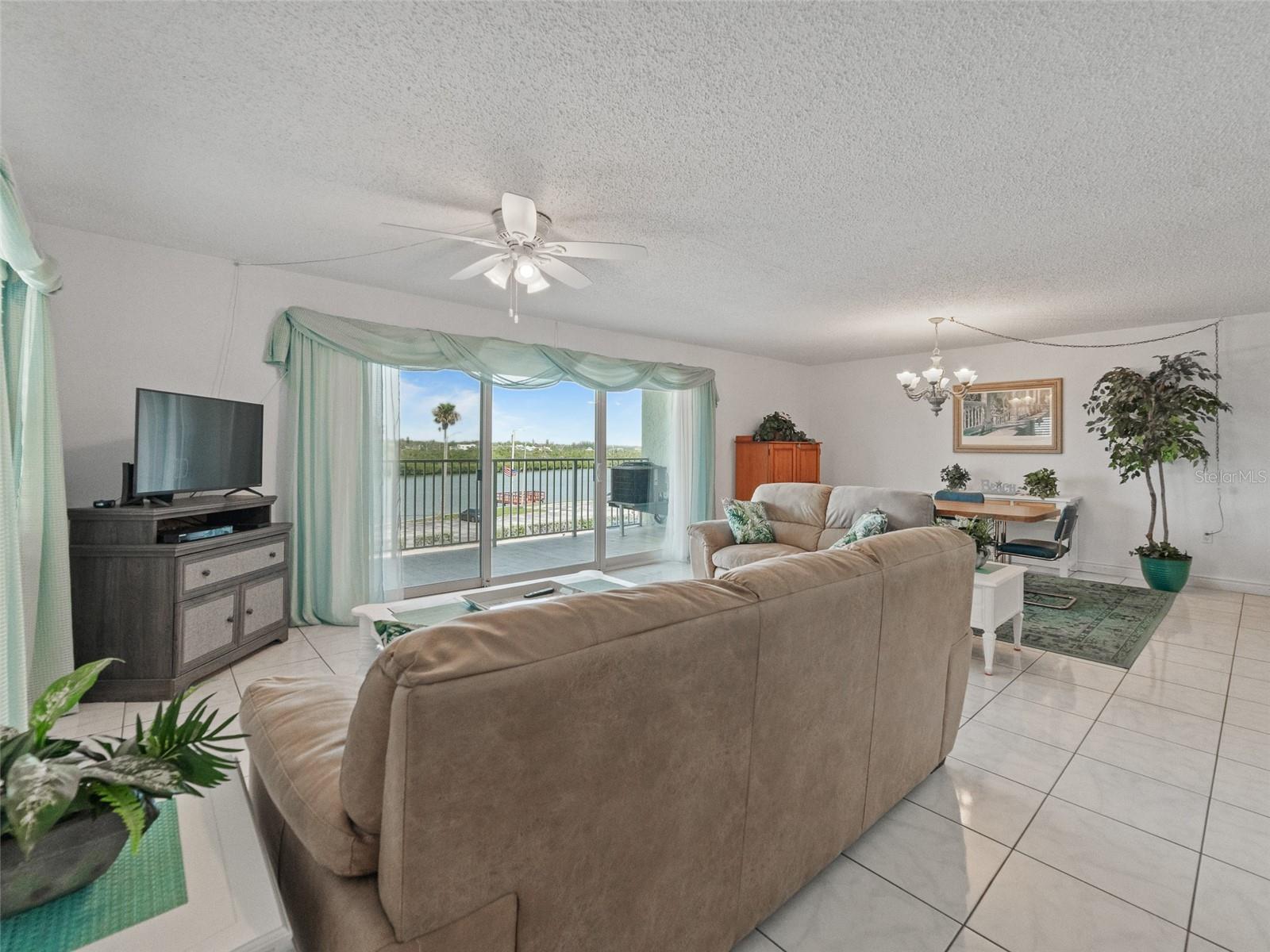 Image 5 of 23 For 18610 Gulf Boulevard 208