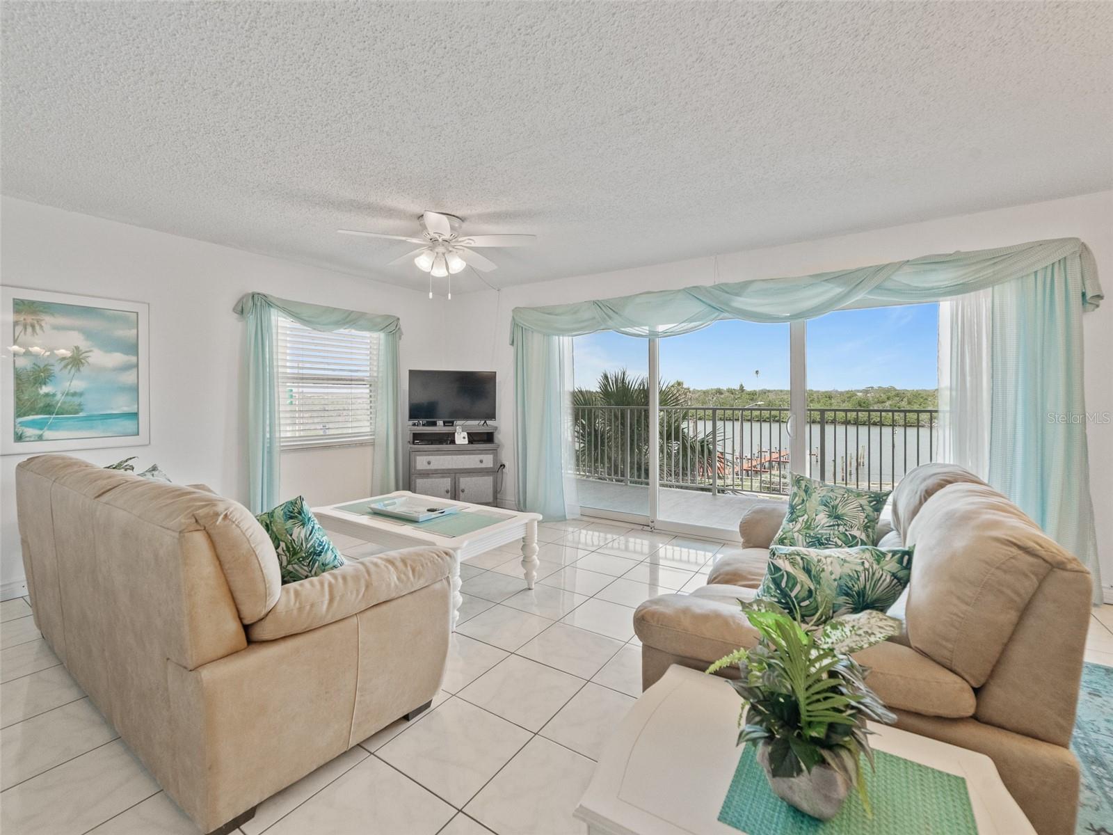 Image 6 of 23 For 18610 Gulf Boulevard 208
