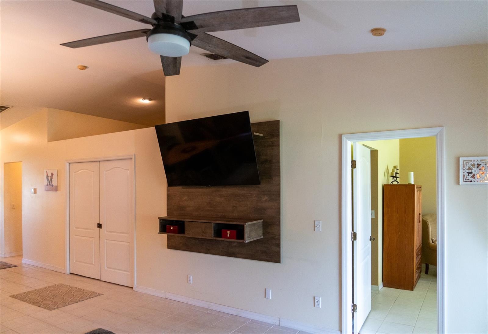 Image 12 of 29 For 10188 Regent Circle 2802