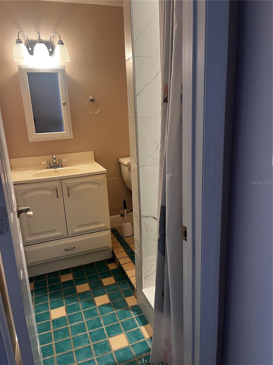 Image 22 of 37 For 3229 12th Street N