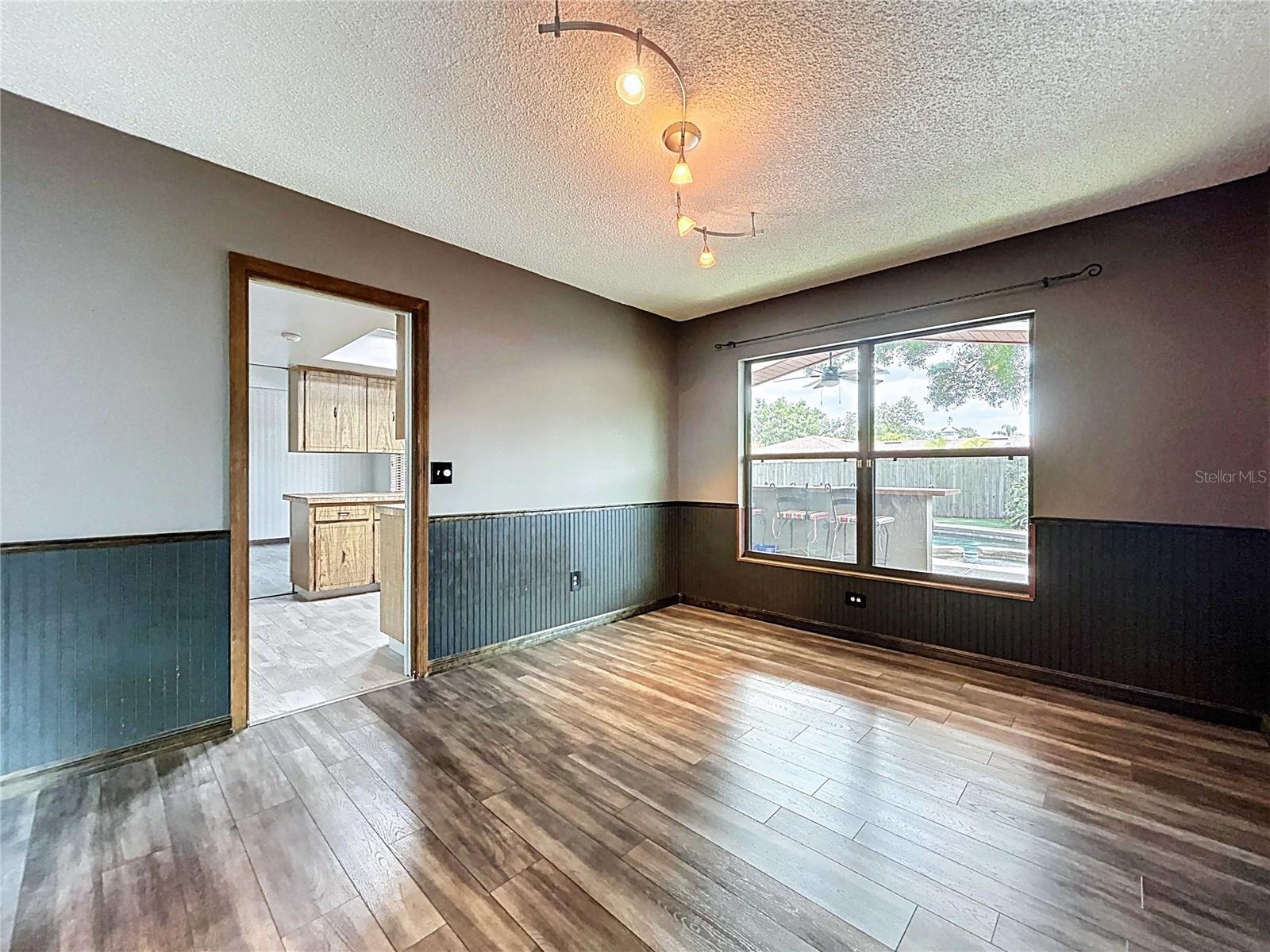 Image 31 of 68 For 11525 Country Oaks Drive